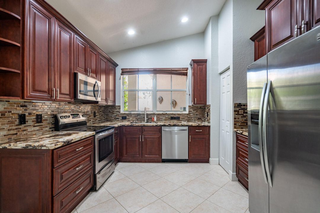 Activo con contrato: $629,900 (3 camas, 2 baños, 2230 Pies cuadrados)