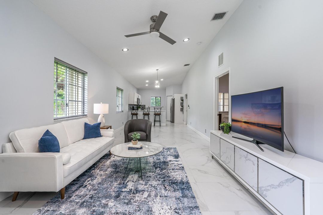 合同活跃: $379,996 (3 贝兹, 2 浴室, 1314 平方英尺)