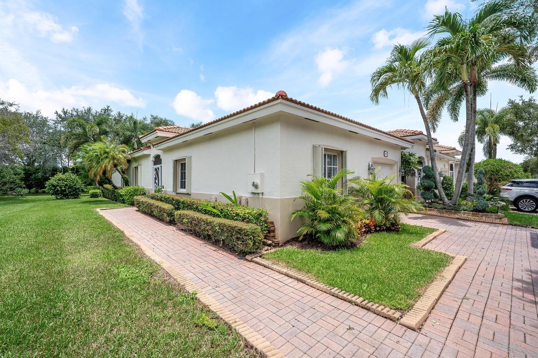 合同活跃: $379,996 (3 贝兹, 2 浴室, 1314 平方英尺)