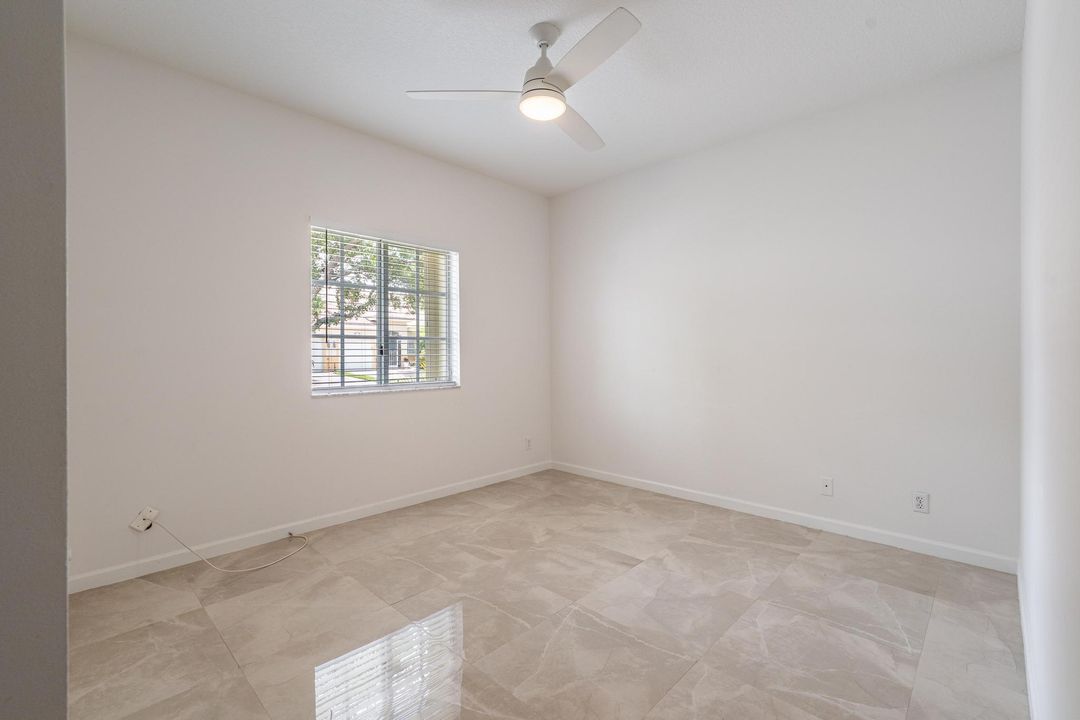 合同活跃: $379,996 (3 贝兹, 2 浴室, 1314 平方英尺)