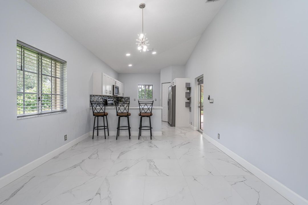 合同活跃: $379,996 (3 贝兹, 2 浴室, 1314 平方英尺)