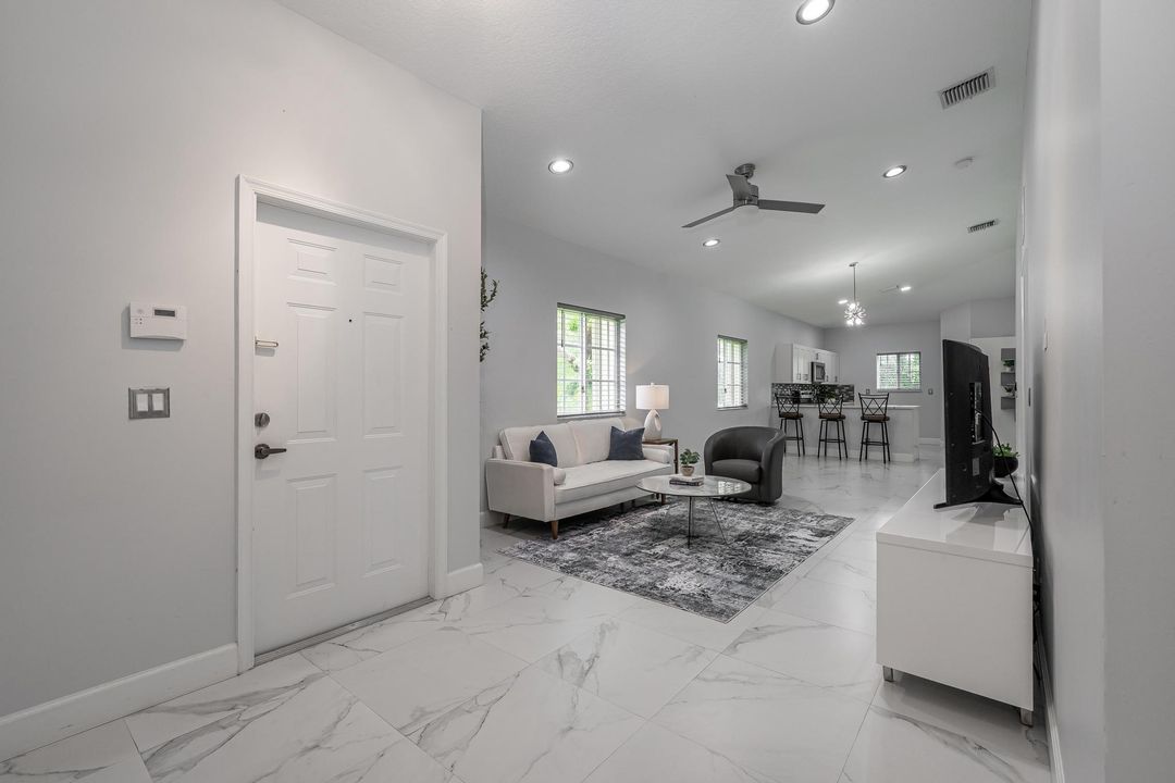 合同活跃: $379,996 (3 贝兹, 2 浴室, 1314 平方英尺)