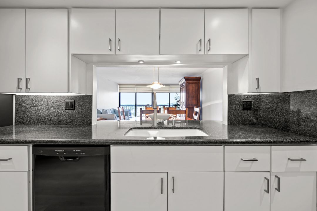 Active With Contract: $790,000 (2 beds, 2 baths, 1500 Square Feet)