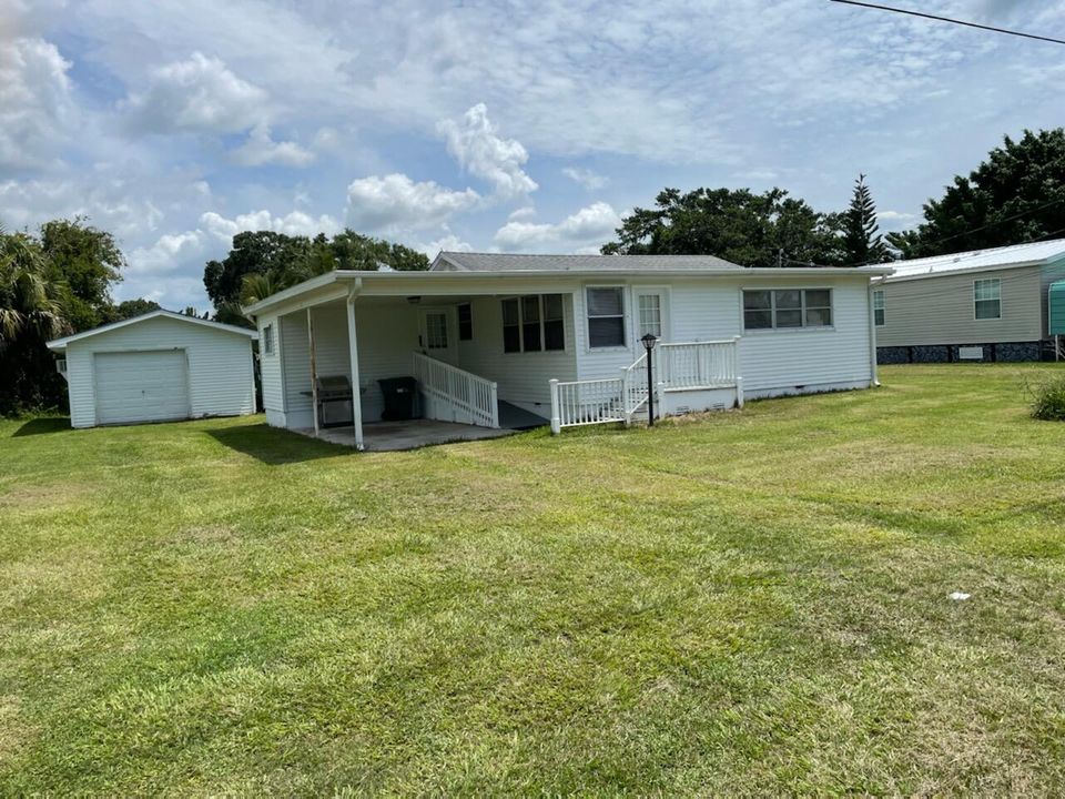 For Sale: $225,000 (2 beds, 1 baths, 1204 Square Feet)