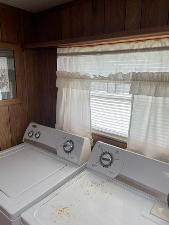 For Sale: $225,000 (2 beds, 1 baths, 1204 Square Feet)