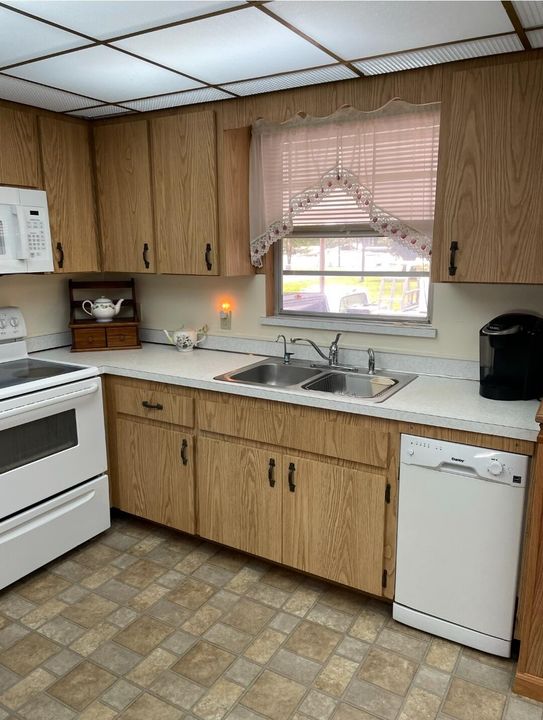 For Sale: $225,000 (2 beds, 1 baths, 1204 Square Feet)