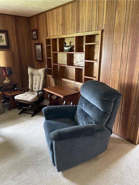 For Sale: $225,000 (2 beds, 1 baths, 1204 Square Feet)