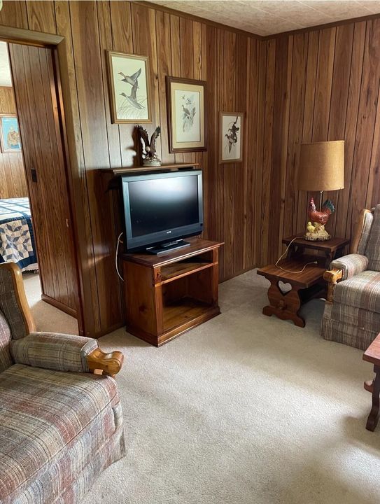 For Sale: $225,000 (2 beds, 1 baths, 1204 Square Feet)