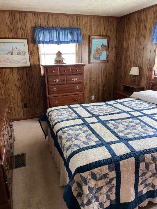 For Sale: $225,000 (2 beds, 1 baths, 1204 Square Feet)