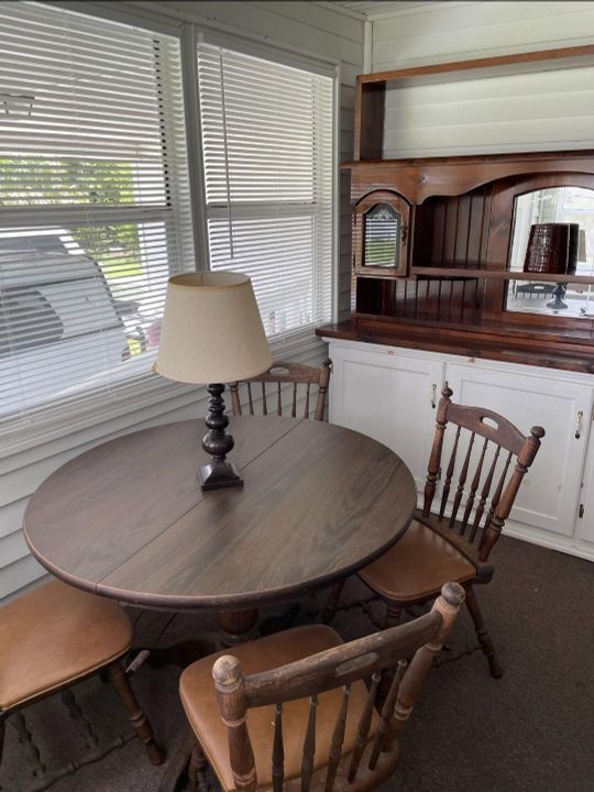 For Sale: $225,000 (2 beds, 1 baths, 1204 Square Feet)