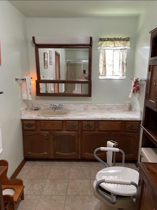 For Sale: $225,000 (2 beds, 1 baths, 1204 Square Feet)