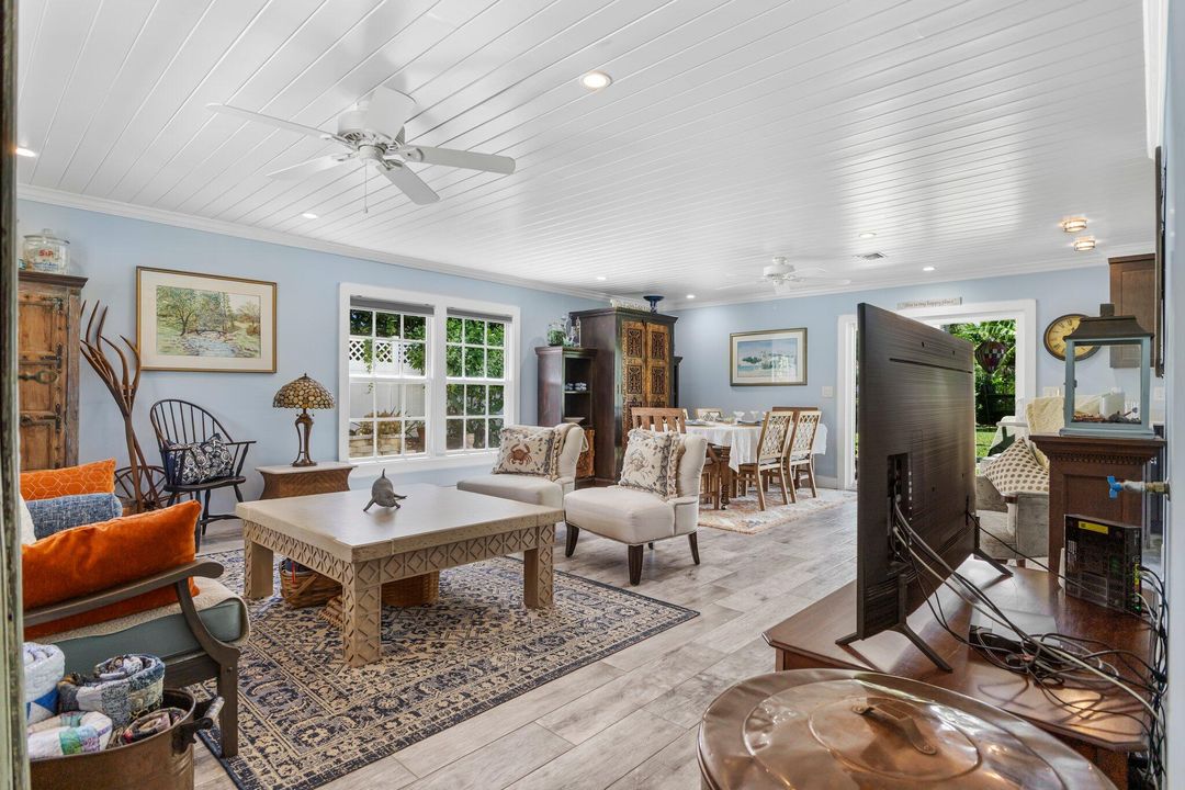 待售: $1,299,000 (4 贝兹, 3 浴室, 2493 平方英尺)