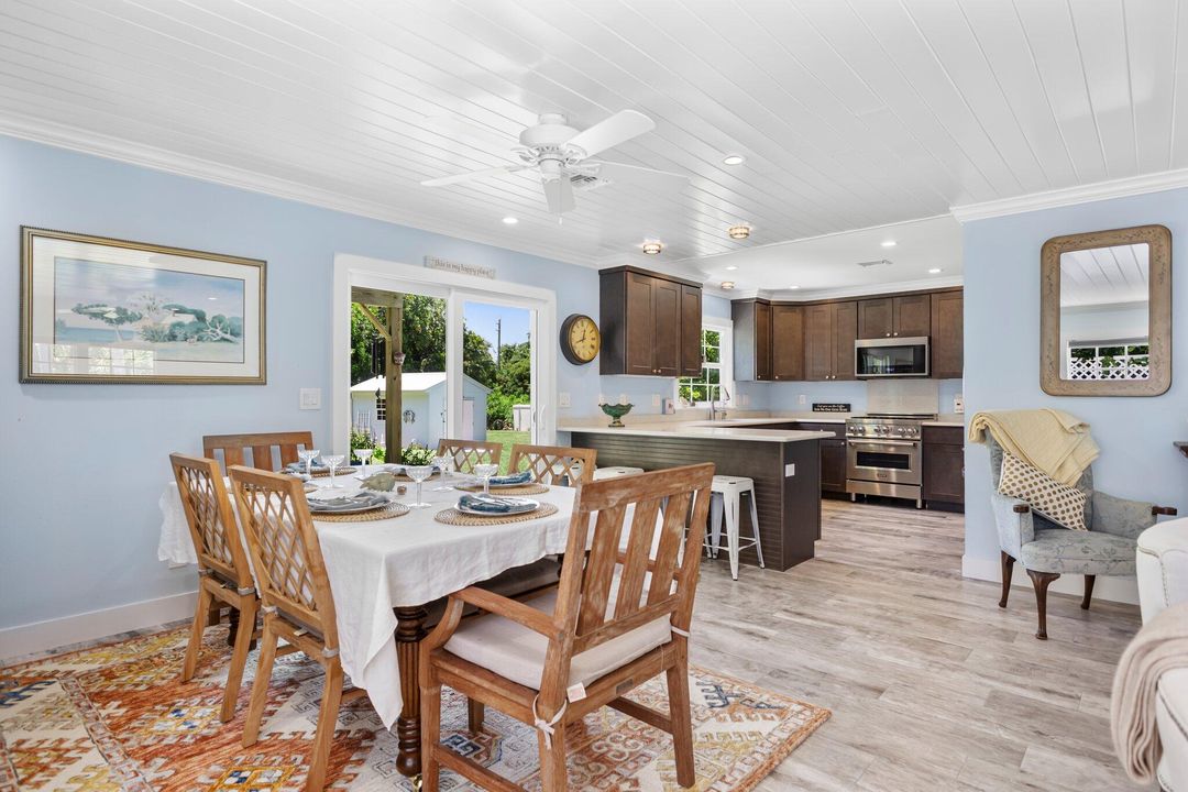 待售: $1,299,000 (4 贝兹, 3 浴室, 2493 平方英尺)