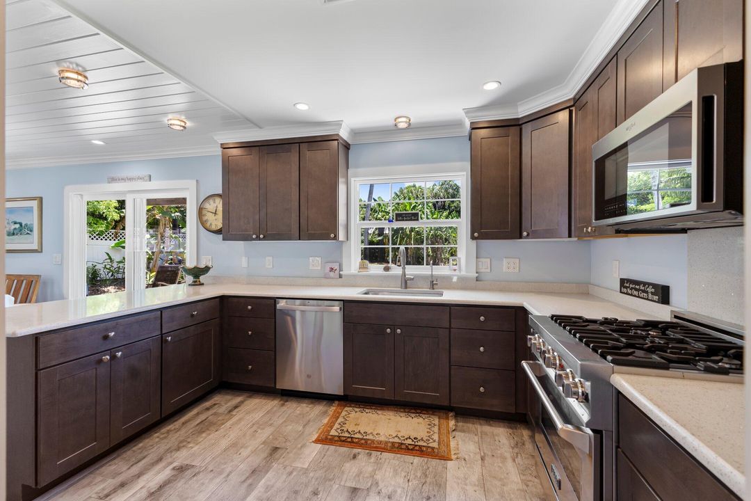 待售: $1,299,000 (4 贝兹, 3 浴室, 2493 平方英尺)