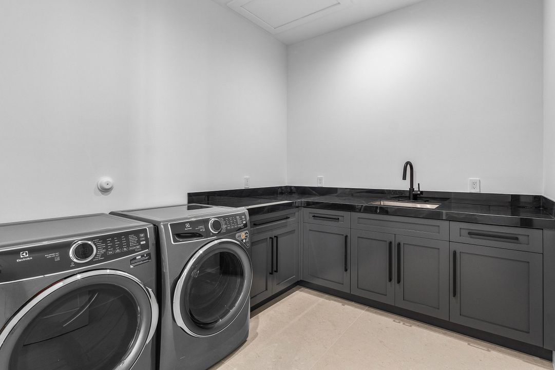 For Sale: $12,250,000 (6 beds, 6 baths, 8036 Square Feet)