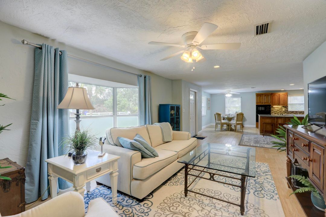 Active With Contract: $429,000 (3 beds, 2 baths, 1614 Square Feet)