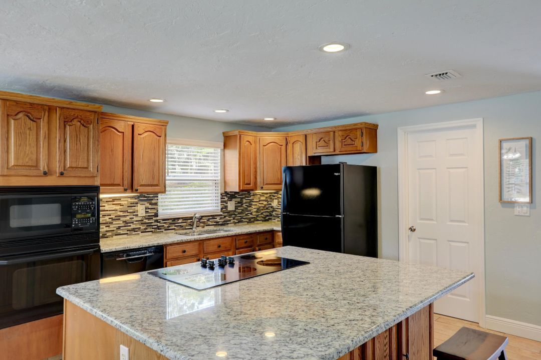 Active With Contract: $429,000 (3 beds, 2 baths, 1614 Square Feet)