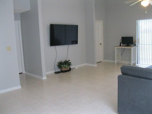 合同活跃: $2,250 (3 贝兹, 2 浴室, 1644 平方英尺)