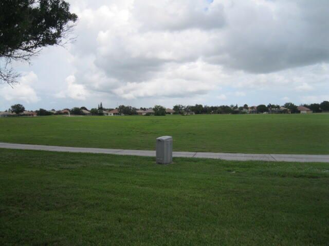 合同活跃: $2,250 (3 贝兹, 2 浴室, 1644 平方英尺)