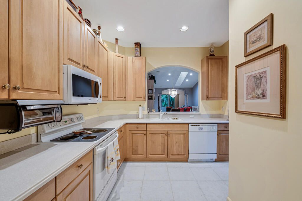 合同活跃: $3,350 (2 贝兹, 2 浴室, 1788 平方英尺)