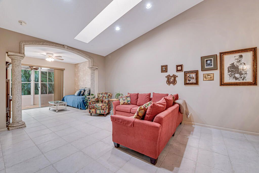 合同活跃: $3,350 (2 贝兹, 2 浴室, 1788 平方英尺)