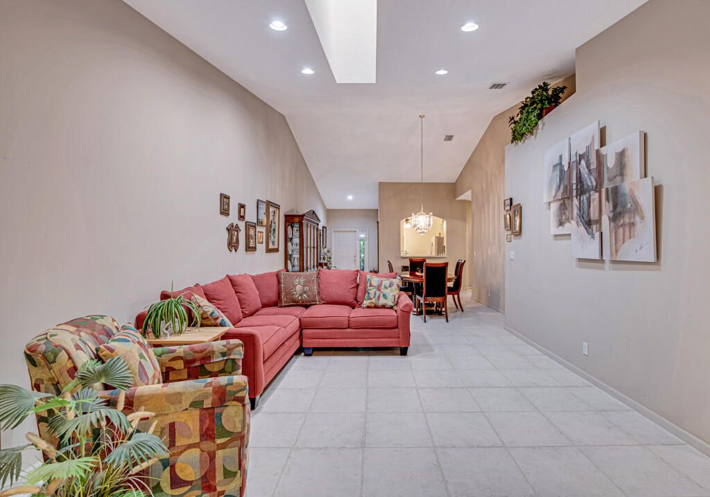 合同活跃: $3,350 (2 贝兹, 2 浴室, 1788 平方英尺)