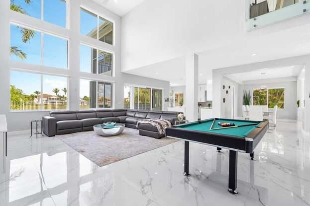 For Rent: $15,500 (5 beds, 4 baths, 4293 Square Feet)