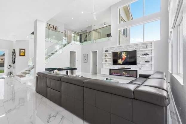 For Rent: $15,500 (5 beds, 4 baths, 4293 Square Feet)