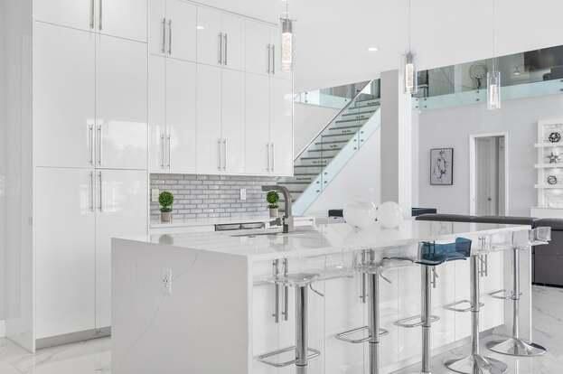 For Rent: $15,500 (5 beds, 4 baths, 4293 Square Feet)