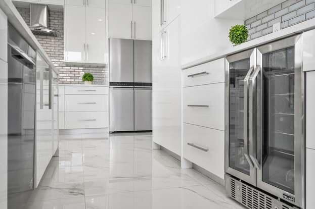 For Rent: $15,500 (5 beds, 4 baths, 4293 Square Feet)