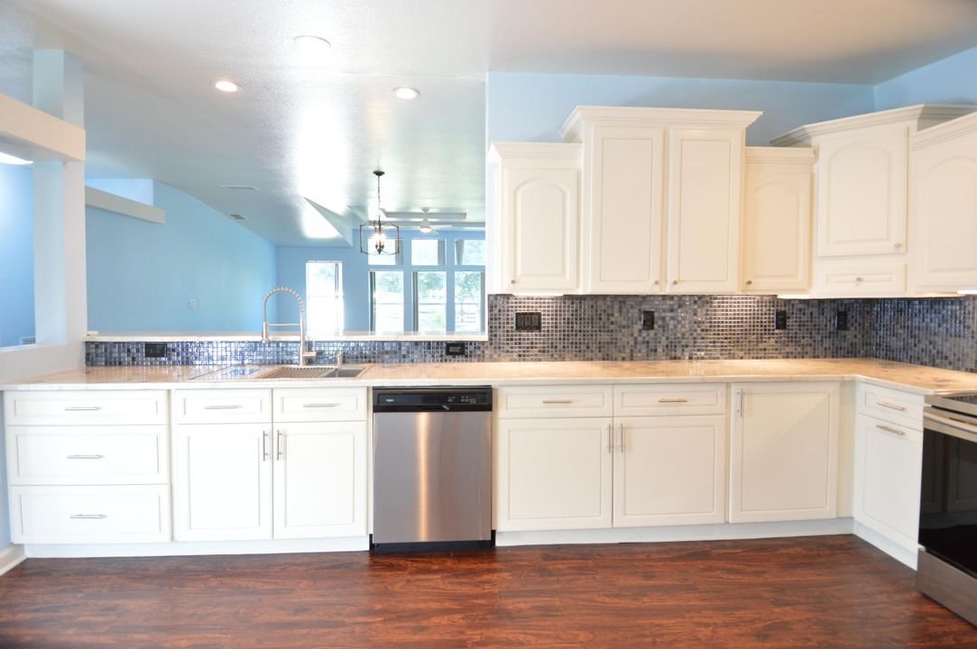 合同活跃: $350,000 (3 贝兹, 2 浴室, 1910 平方英尺)