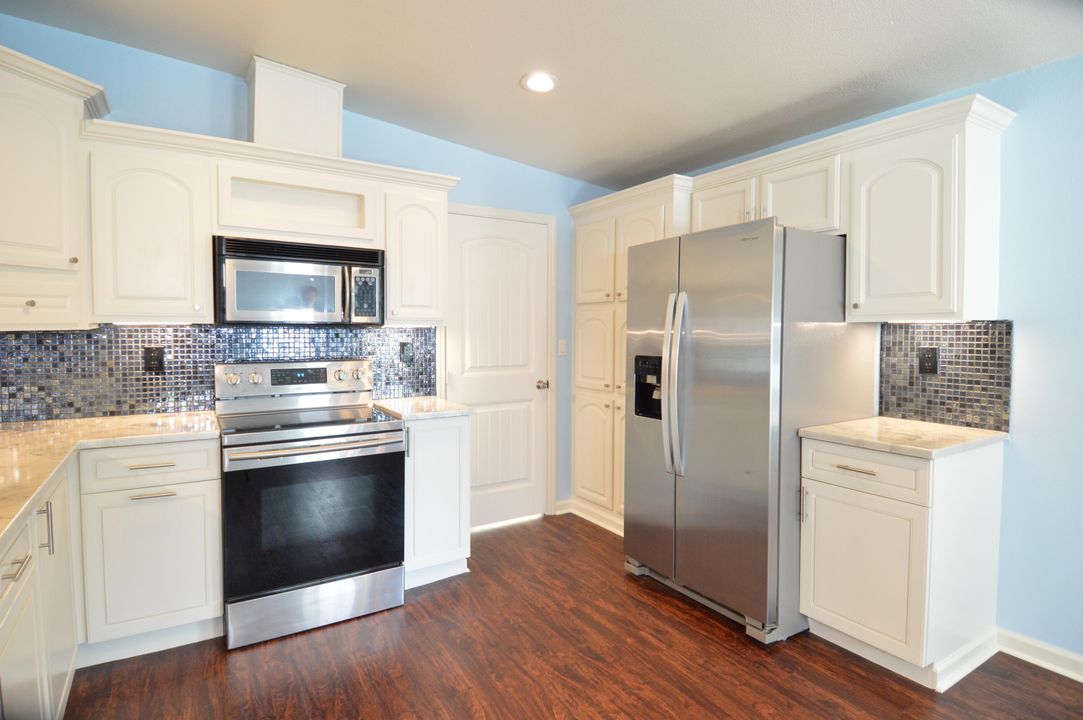 合同活跃: $350,000 (3 贝兹, 2 浴室, 1910 平方英尺)