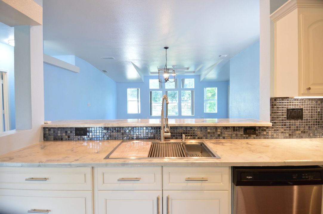 合同活跃: $350,000 (3 贝兹, 2 浴室, 1910 平方英尺)