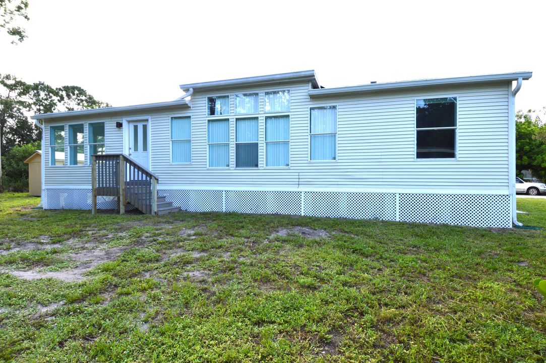 合同活跃: $350,000 (3 贝兹, 2 浴室, 1910 平方英尺)