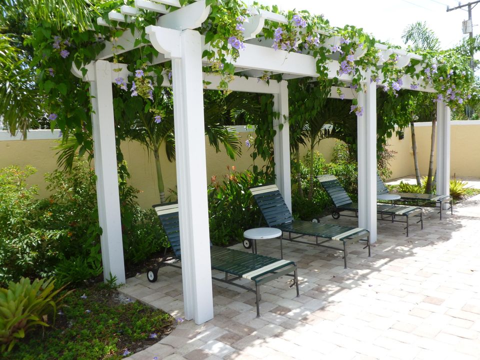 待售: $375,000 (2 贝兹, 2 浴室, 1400 平方英尺)