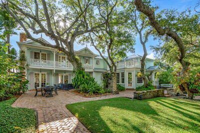 For Sale: $5,600,000 (8 beds, 7 baths, 7462 Square Feet)