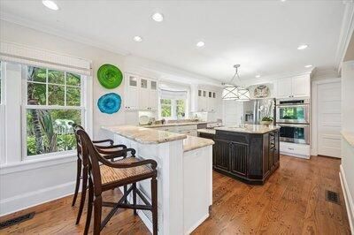 For Sale: $5,600,000 (8 beds, 7 baths, 7462 Square Feet)