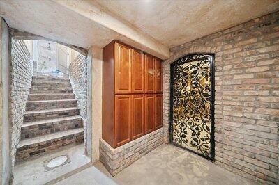 For Sale: $5,600,000 (8 beds, 7 baths, 7462 Square Feet)