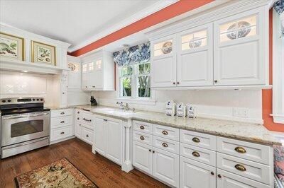 For Sale: $5,600,000 (8 beds, 7 baths, 7462 Square Feet)