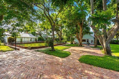 For Sale: $5,600,000 (8 beds, 7 baths, 7462 Square Feet)