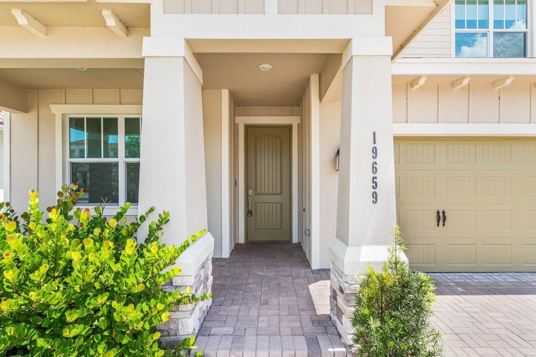 出租: $4,100 (3 贝兹, 2 浴室, 2179 平方英尺)