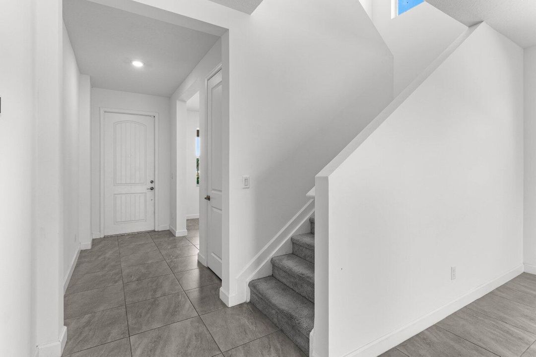 出租: $4,100 (3 贝兹, 2 浴室, 2179 平方英尺)