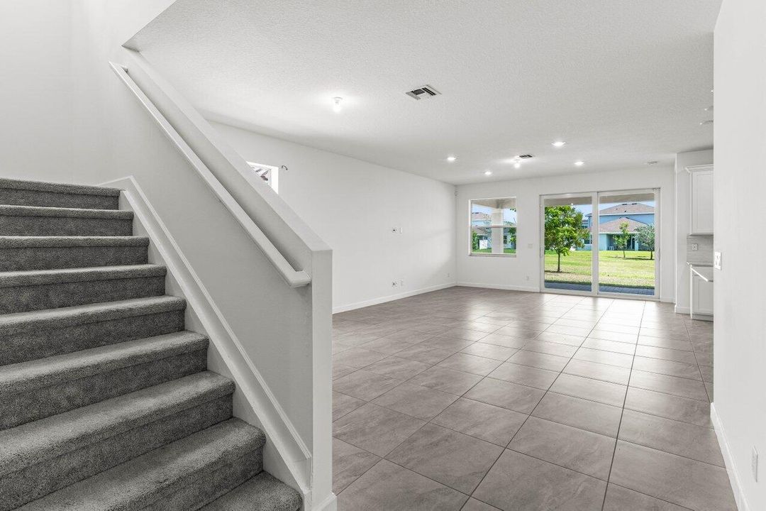 出租: $4,100 (3 贝兹, 2 浴室, 2179 平方英尺)