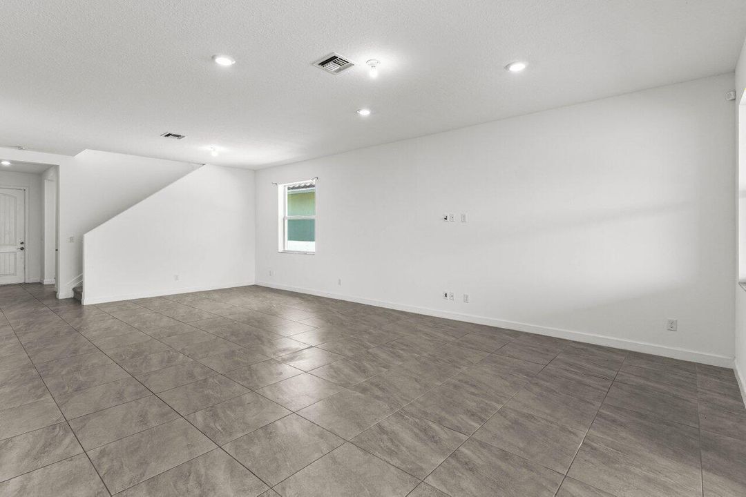 出租: $4,100 (3 贝兹, 2 浴室, 2179 平方英尺)