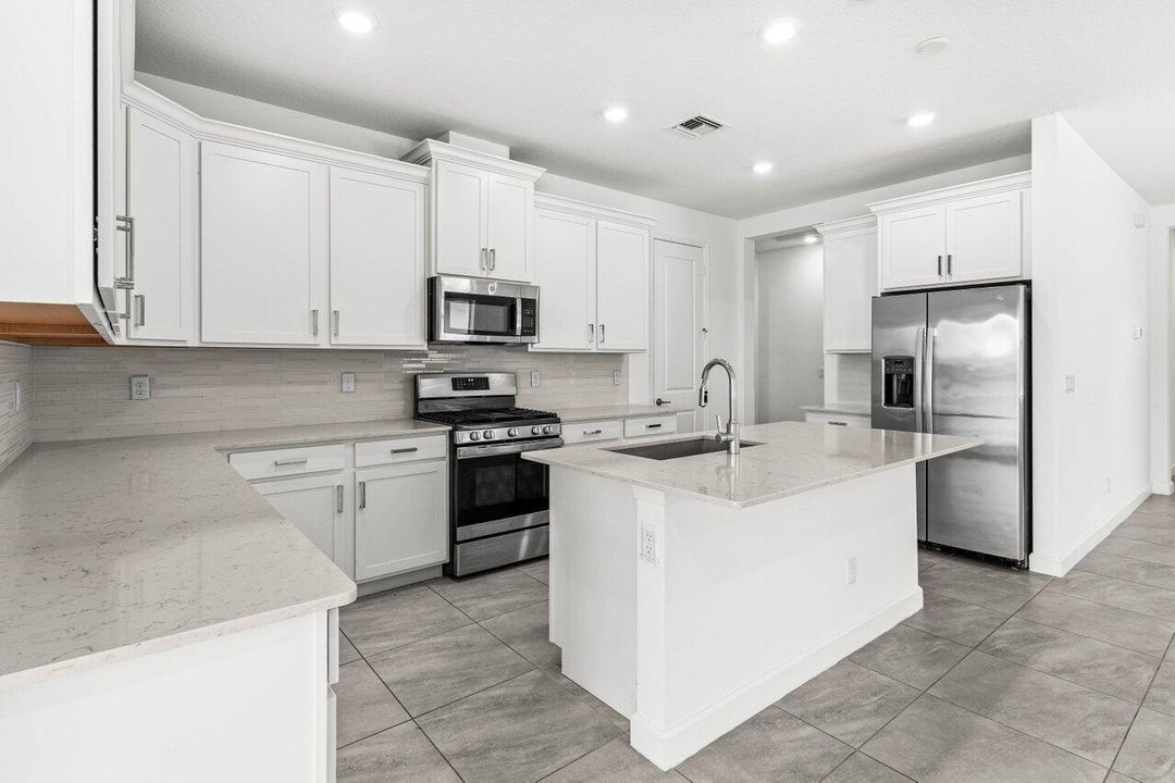 出租: $4,100 (3 贝兹, 2 浴室, 2179 平方英尺)