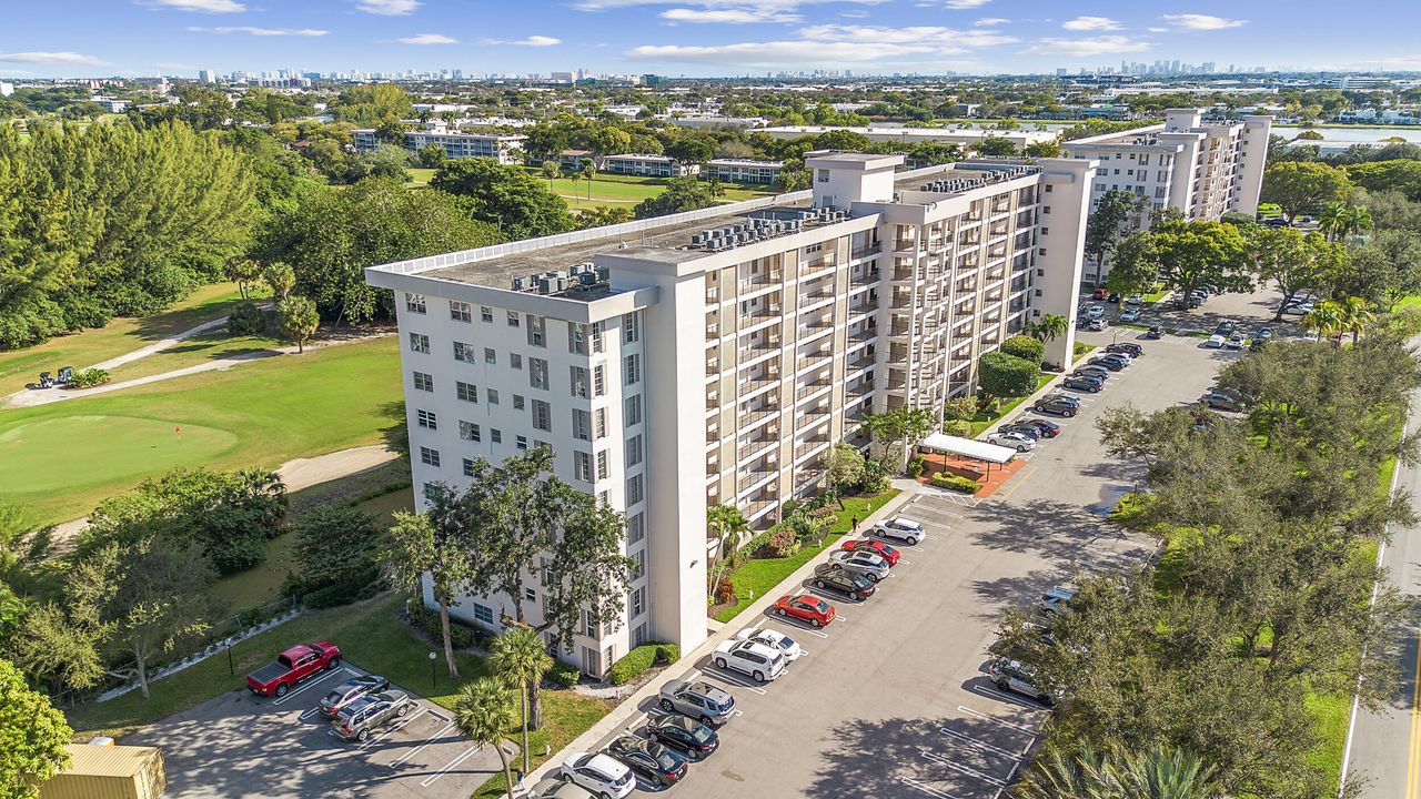 Под контрактом: $135,000 (2 спален, 2 ванн, 1100 Квадратных фут)