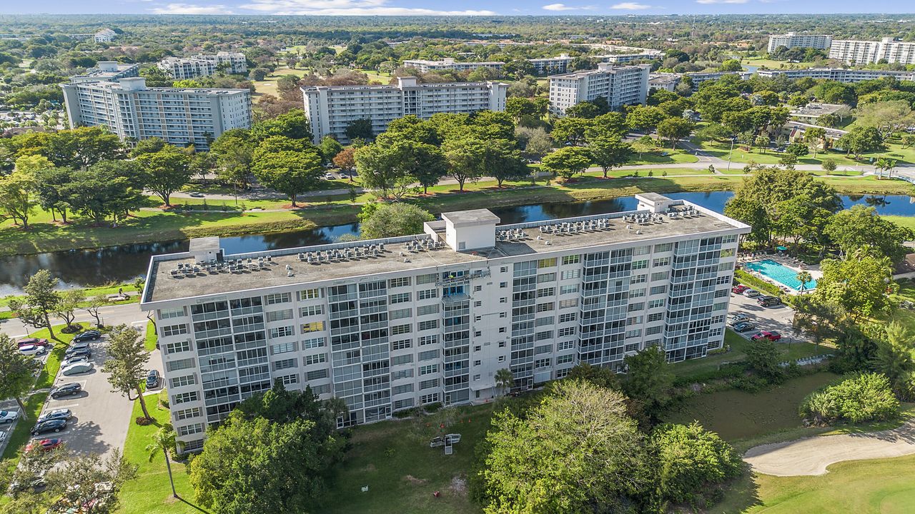 Под контрактом: $135,000 (2 спален, 2 ванн, 1100 Квадратных фут)