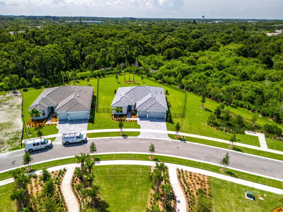 Под контрактом: $825,000 (3 спален, 3 ванн, 2483 Квадратных фут)