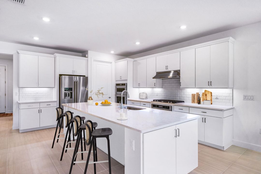 Под контрактом: $825,000 (3 спален, 3 ванн, 2483 Квадратных фут)