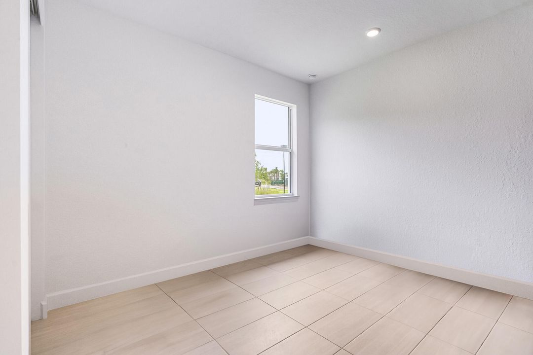 Под контрактом: $825,000 (3 спален, 3 ванн, 2483 Квадратных фут)